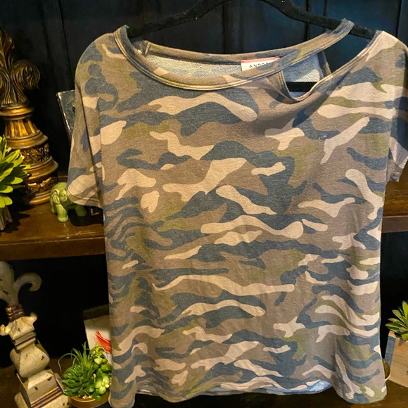 Andree Tops - CAMO COLD SHOULDER MINDA OFF SHOULDER TOO